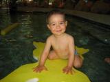 Philipp auf dem Schwimmfrosch